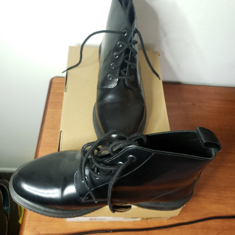 Boots - Picture 2 of 6